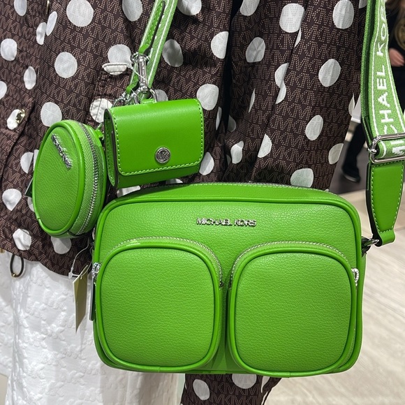 Michael Kors Jet Set Leather Md Crossbody Bag Case Apple Airpods Pr
Jung… - Picture 14 of 16